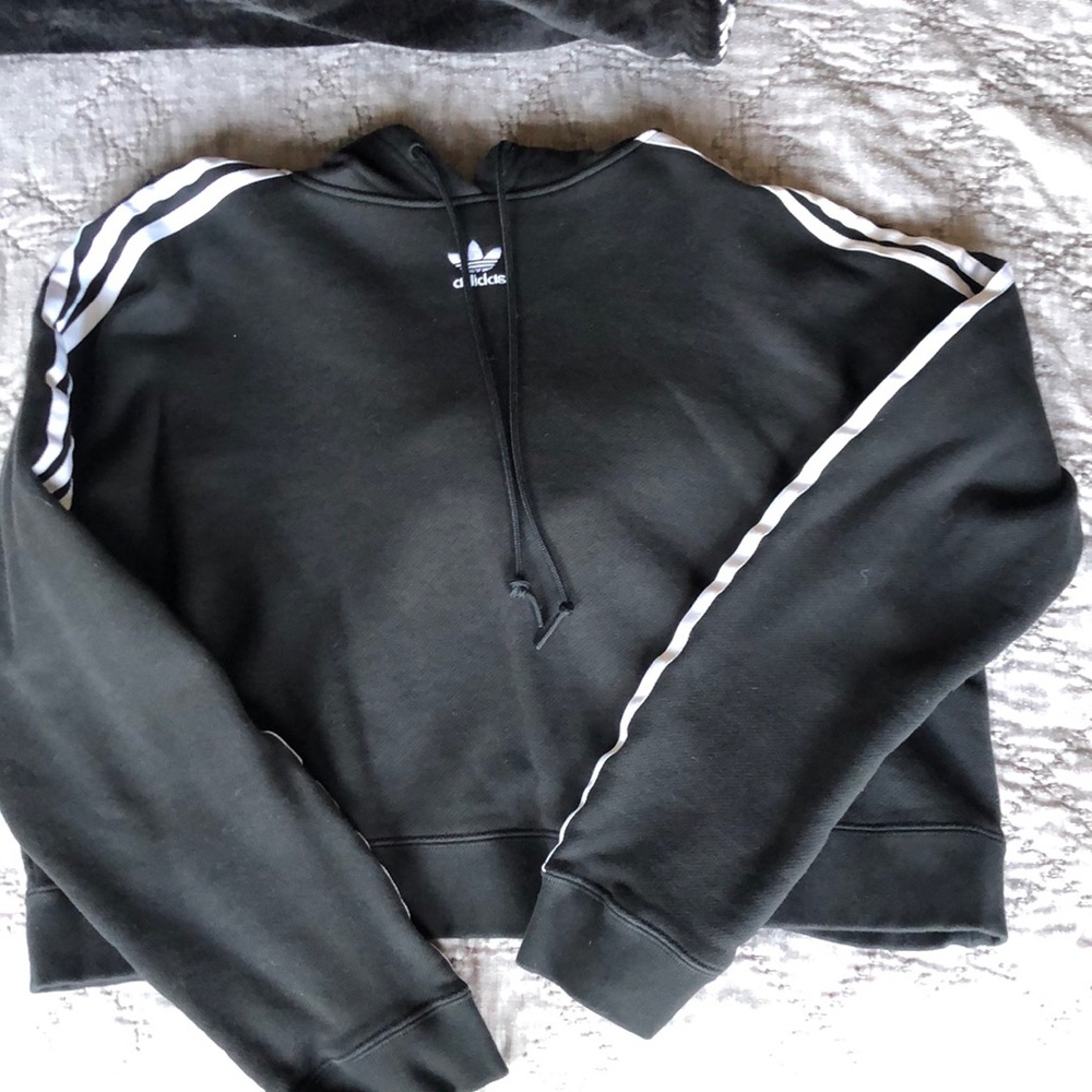 Cropped Adidas Sweatshirt